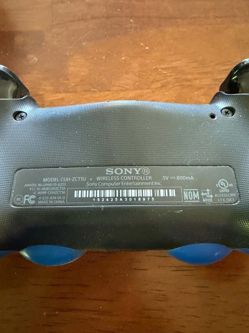 Ortz vertical stand for PlayStation 4, 4 Sony dual shock 4wireless controllers.
